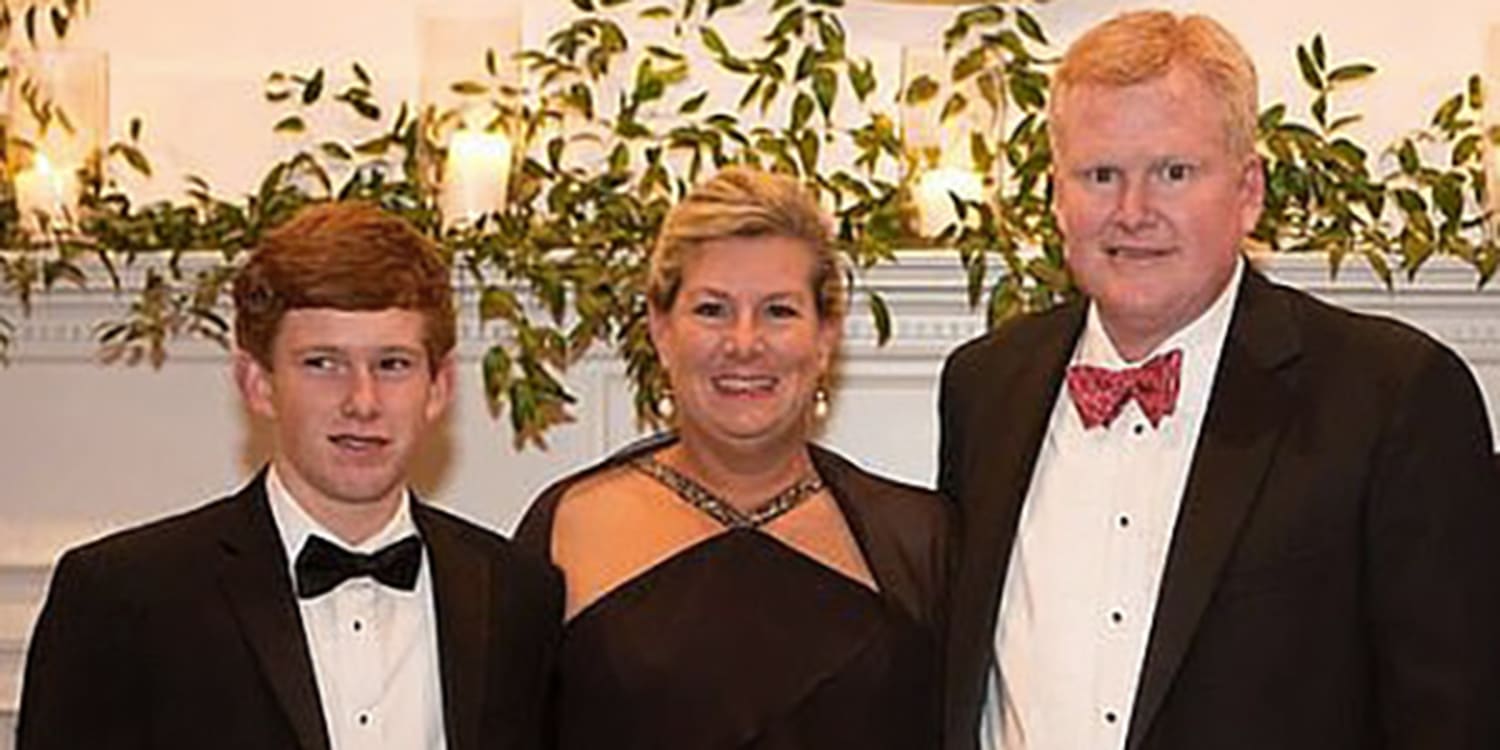 South Carolina Suspends Lawyer Alex Murdaugh S Law License As Investigation Widens
