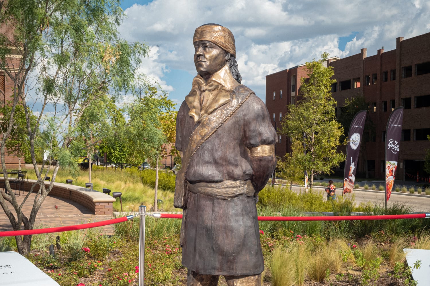 Indians honor Thome, plan statue for him