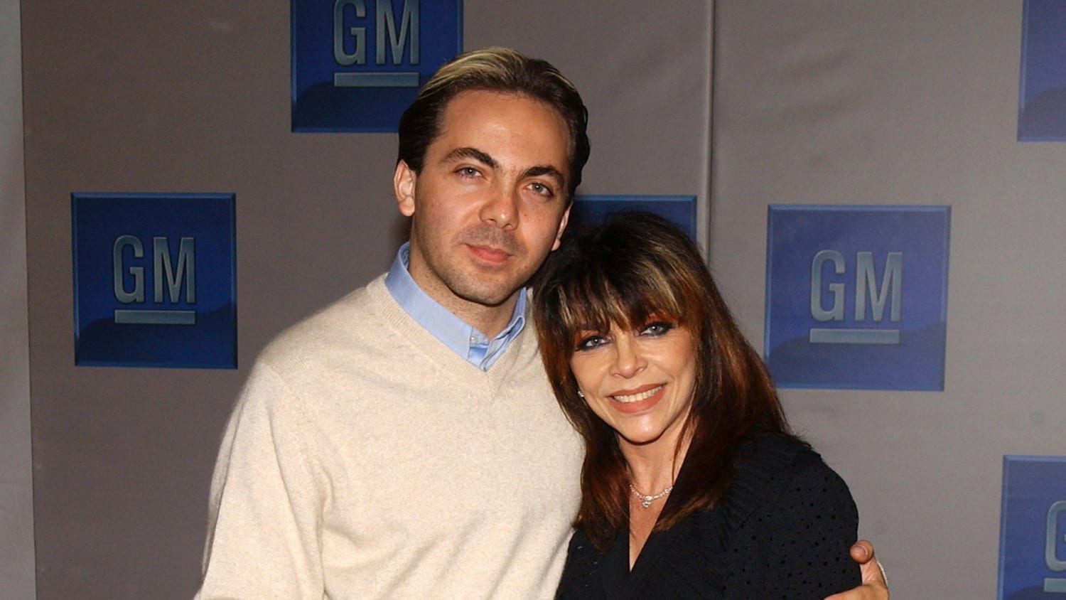 Cristian Castro solo lleva el apellido de su madre por esta razón