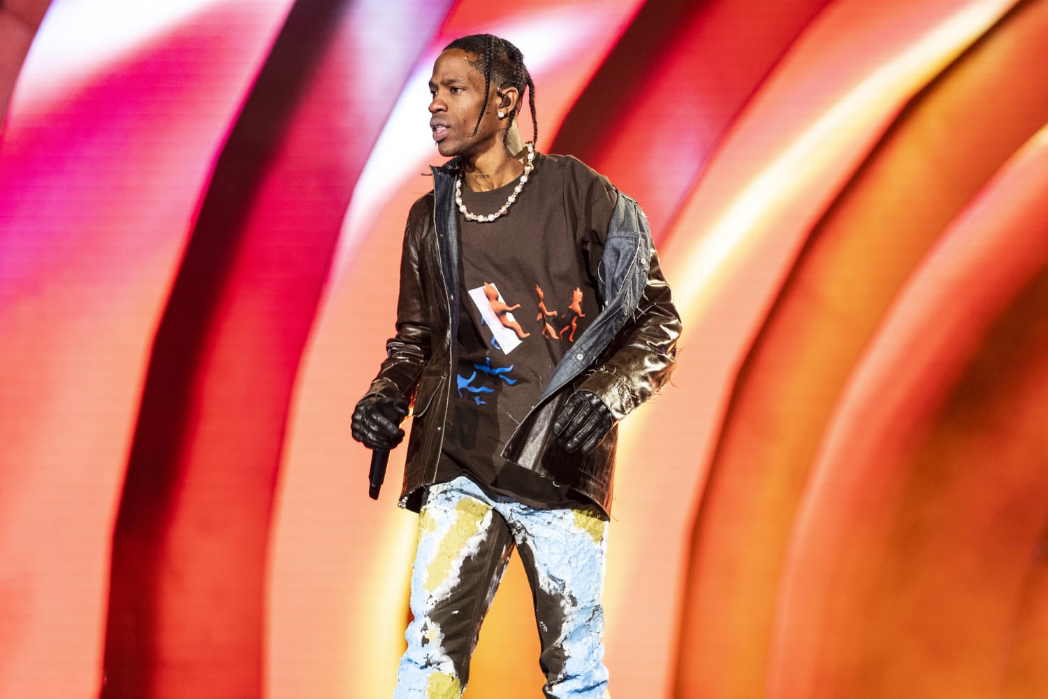 Travis Scott Gives His Newest Sneakers to Houston Astros - Sports