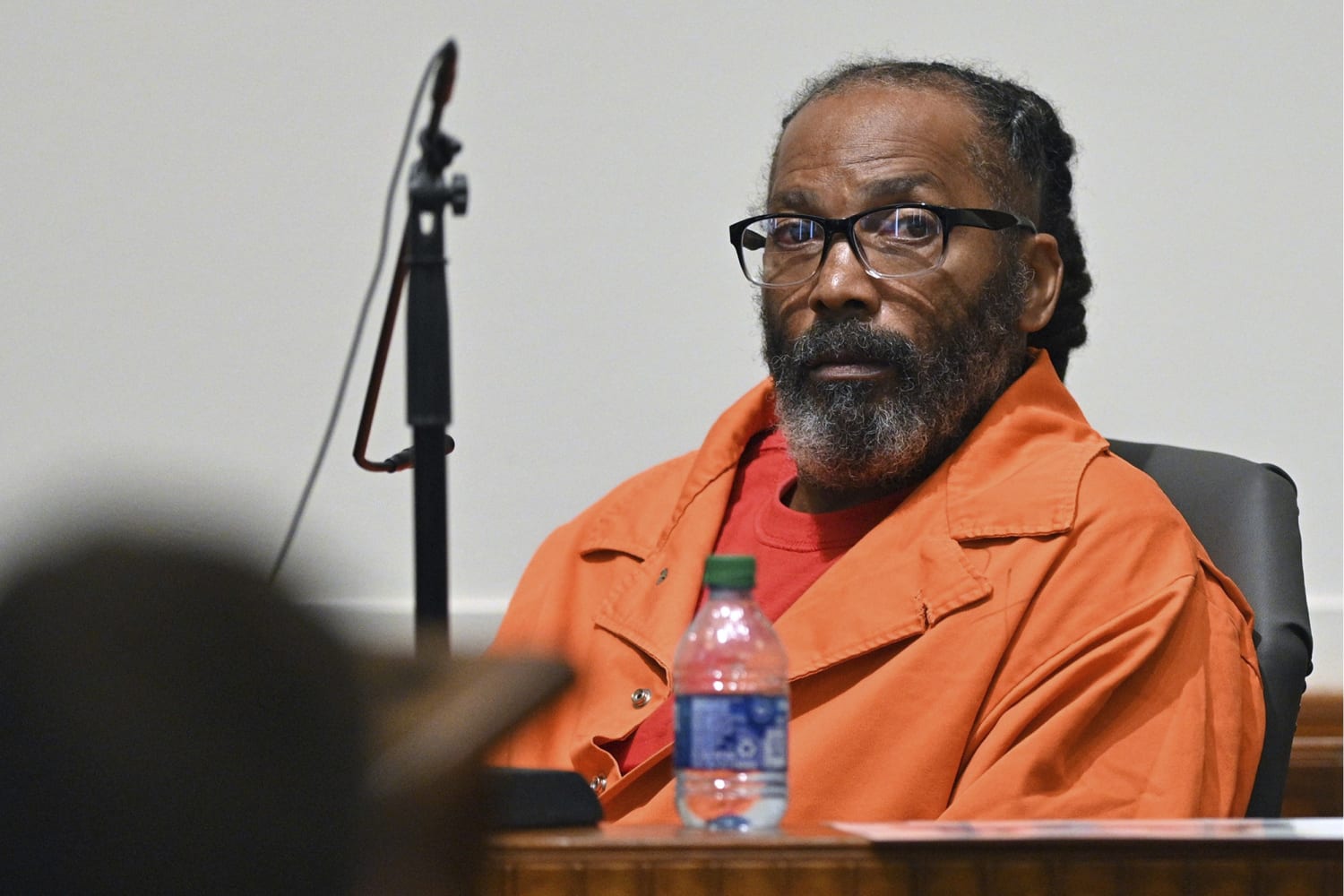 Inmate jailed for 4 decades on triple murder says he’s innocent. The prosecutors agree.