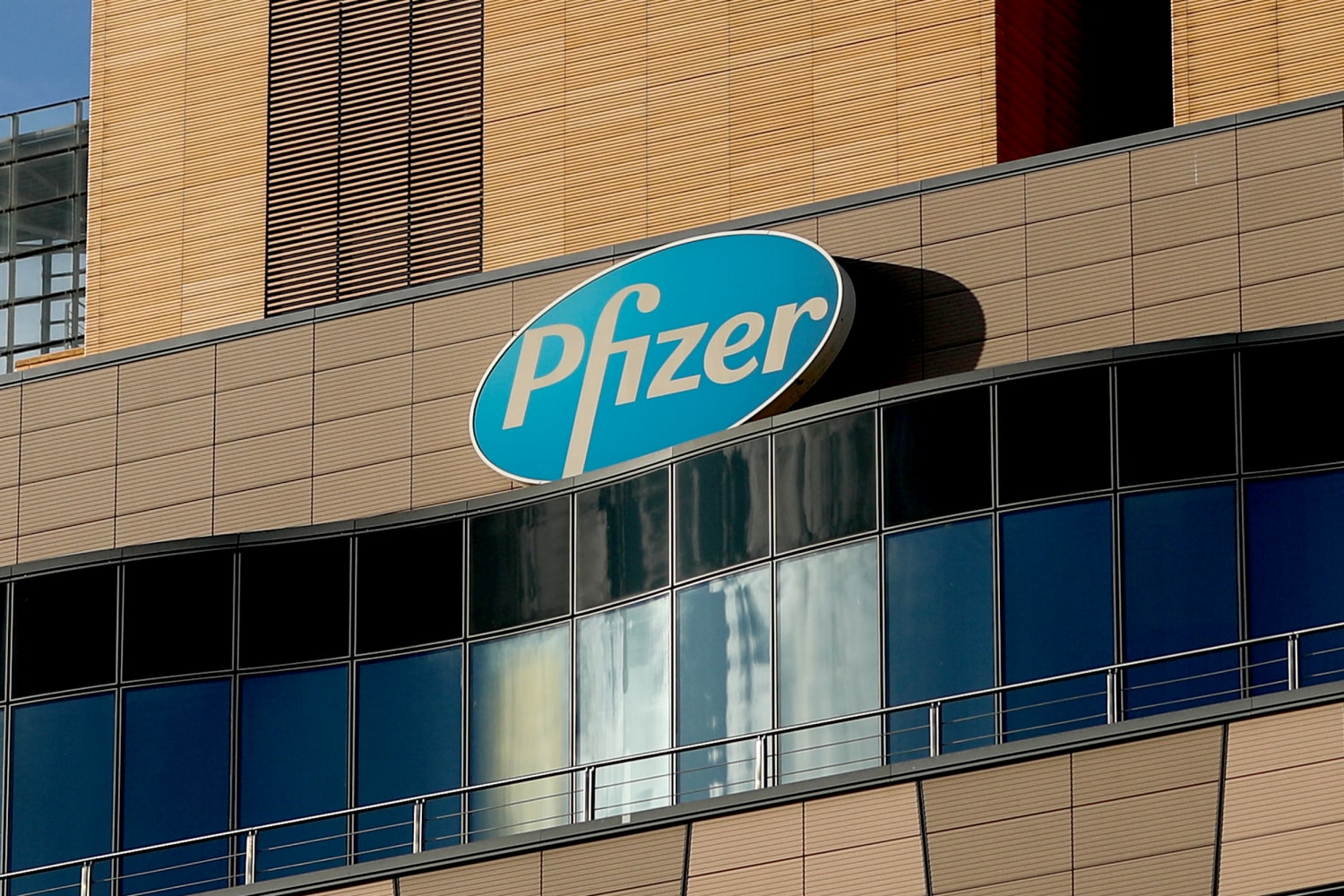Pfizer agrees to let other companies make its Covid pill to allow broader global access