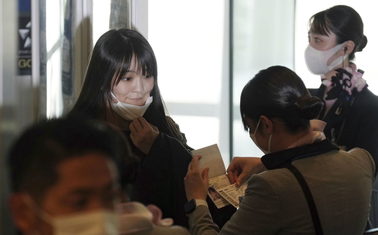 La princesa de Japón que renunció a la realeza por amor llega a Nueva York  con su marido plebeyo, image size:1500x932