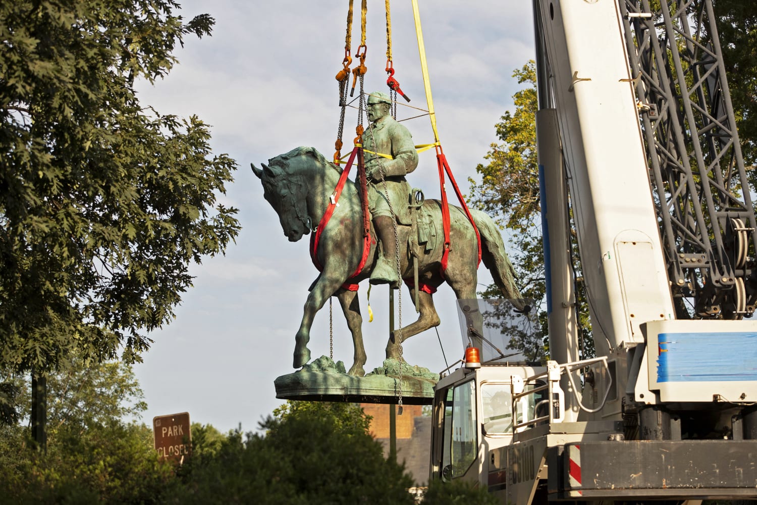 Charlottesville&#39;s Robert E. Lee statue to be melted down for new art