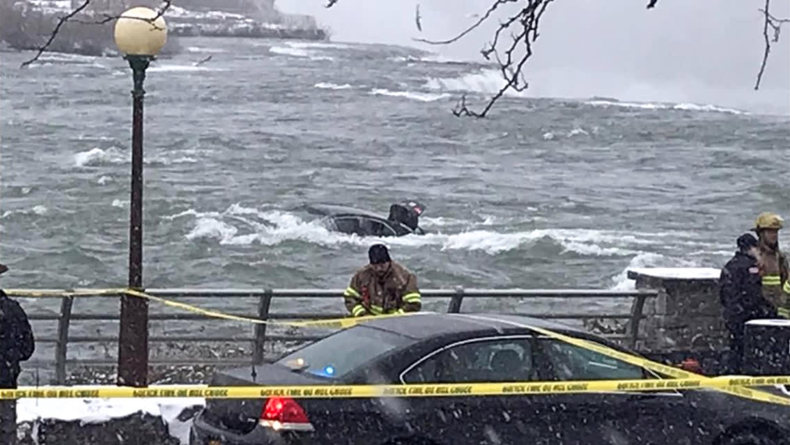 Woman found dead after car floats near edge of Niagara Falls