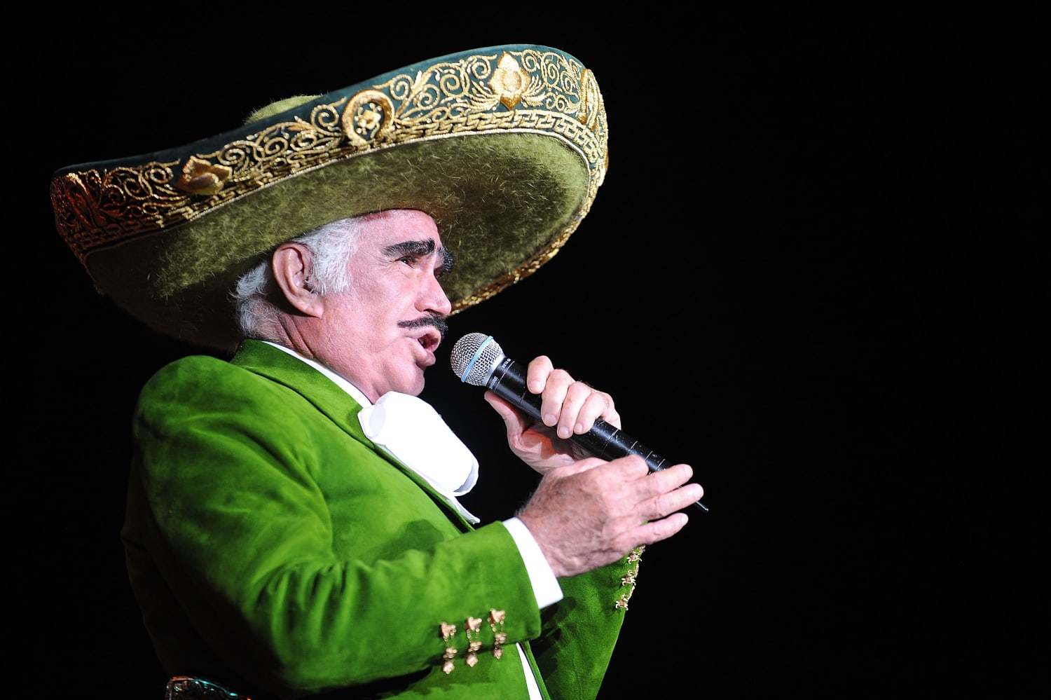 Vicente Fernández, ‘El Rey’ of ranchera music and a Mexican national treasure, has died