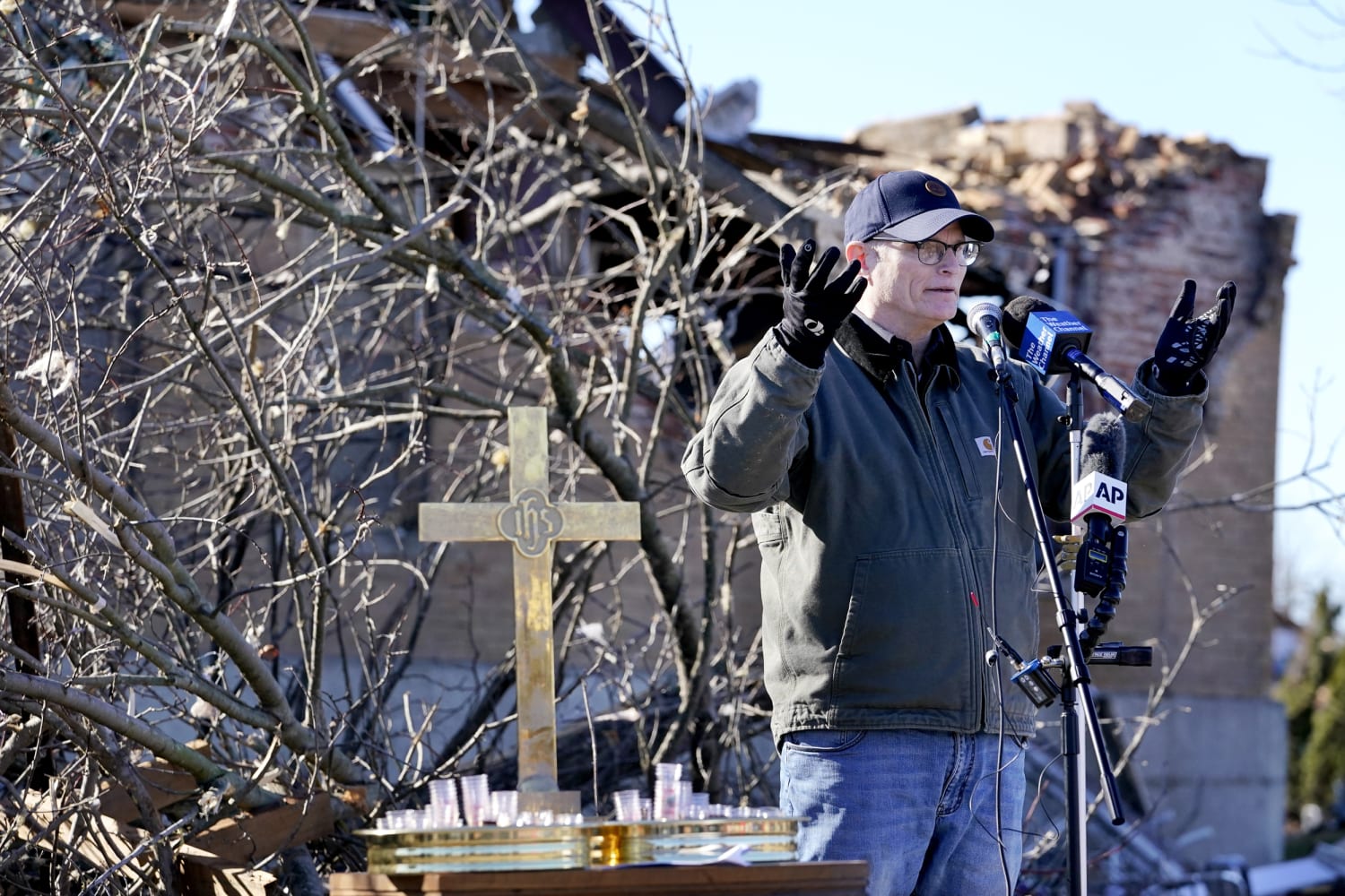 Christmas congregants in tornado-ravaged Kentucky say goodbye to their churches, vow to rebuild