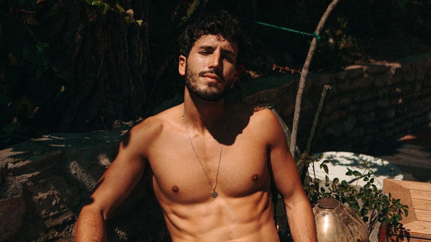 Sebastián Yatra aprovechó la playa para mostrar sus músculos