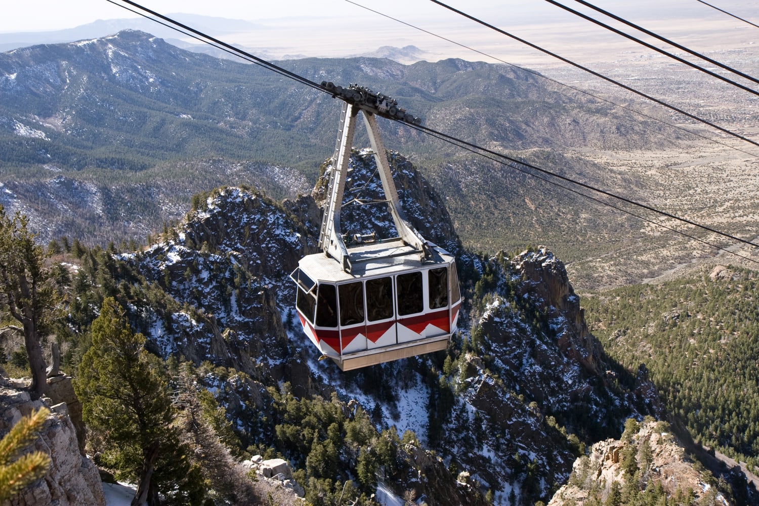 20 people rescued from Sandia Peak Tramway in New Mexico, one remains stuck