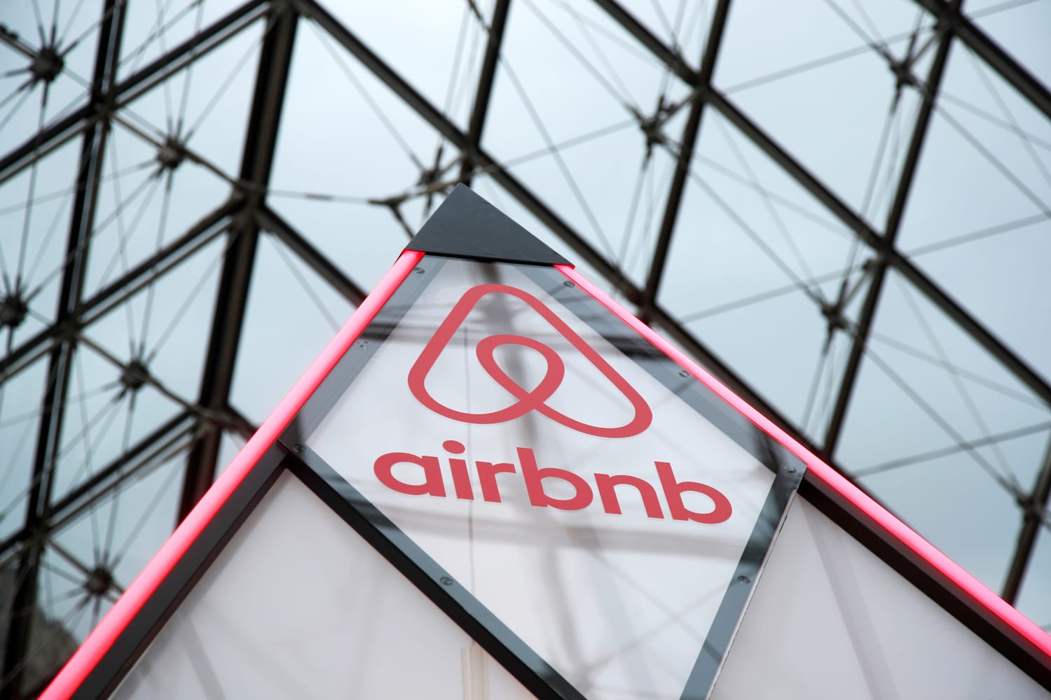 AirBnB to limit use of travelers’ names as an anti-racism experiment in Oregon