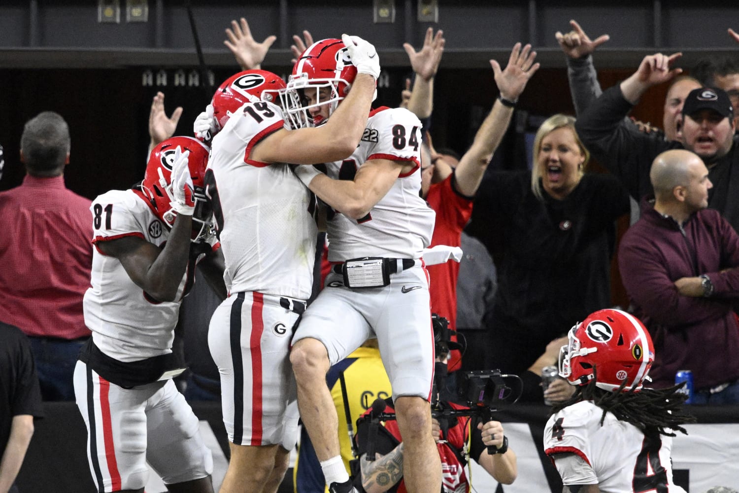 Georgia snaps 41-year title drought with 33-18 win over Alabama
