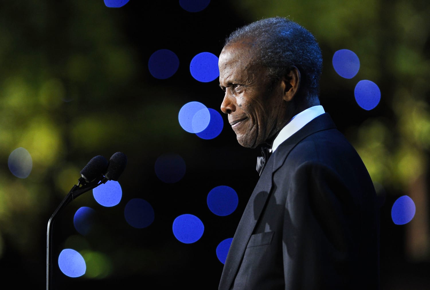 Sidney Poitier died of heart failure, dementia and prostate cancer, death certificate says