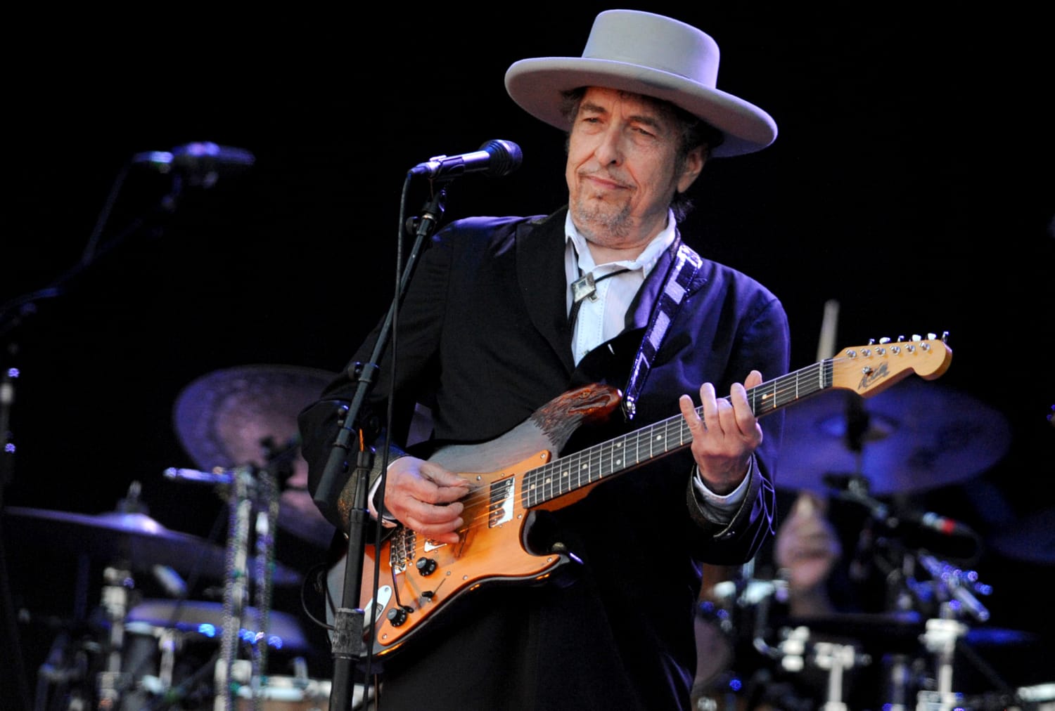 Bob Dylan sells his entire catalog of recorded music to Sony