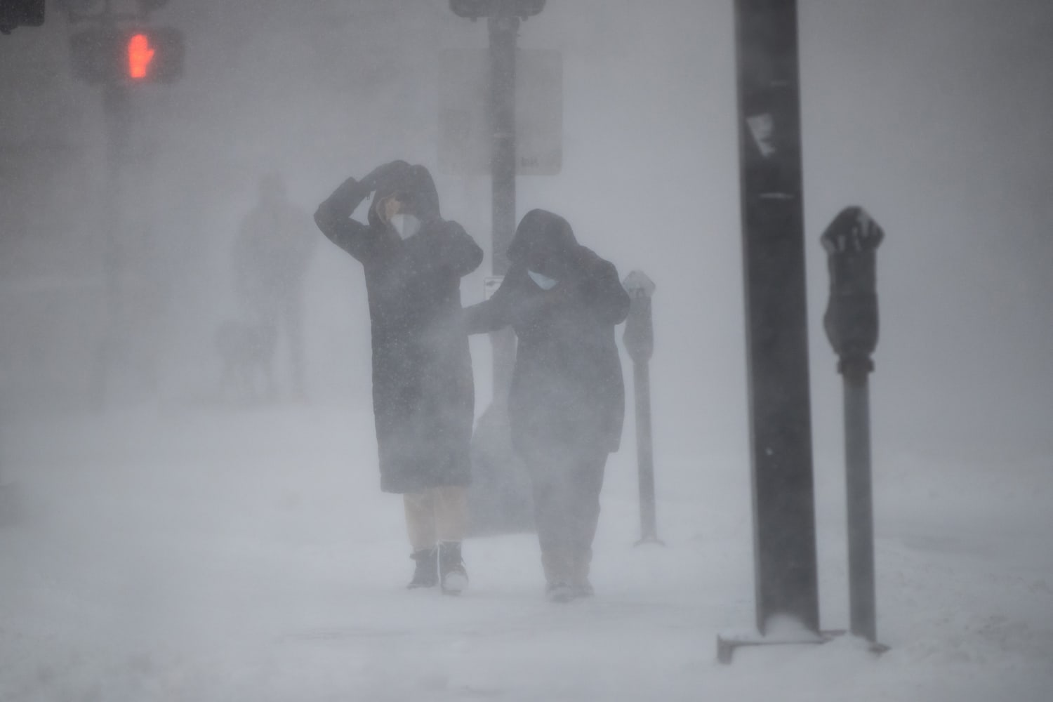 Snow pummels parts of Northeast; thousands without power