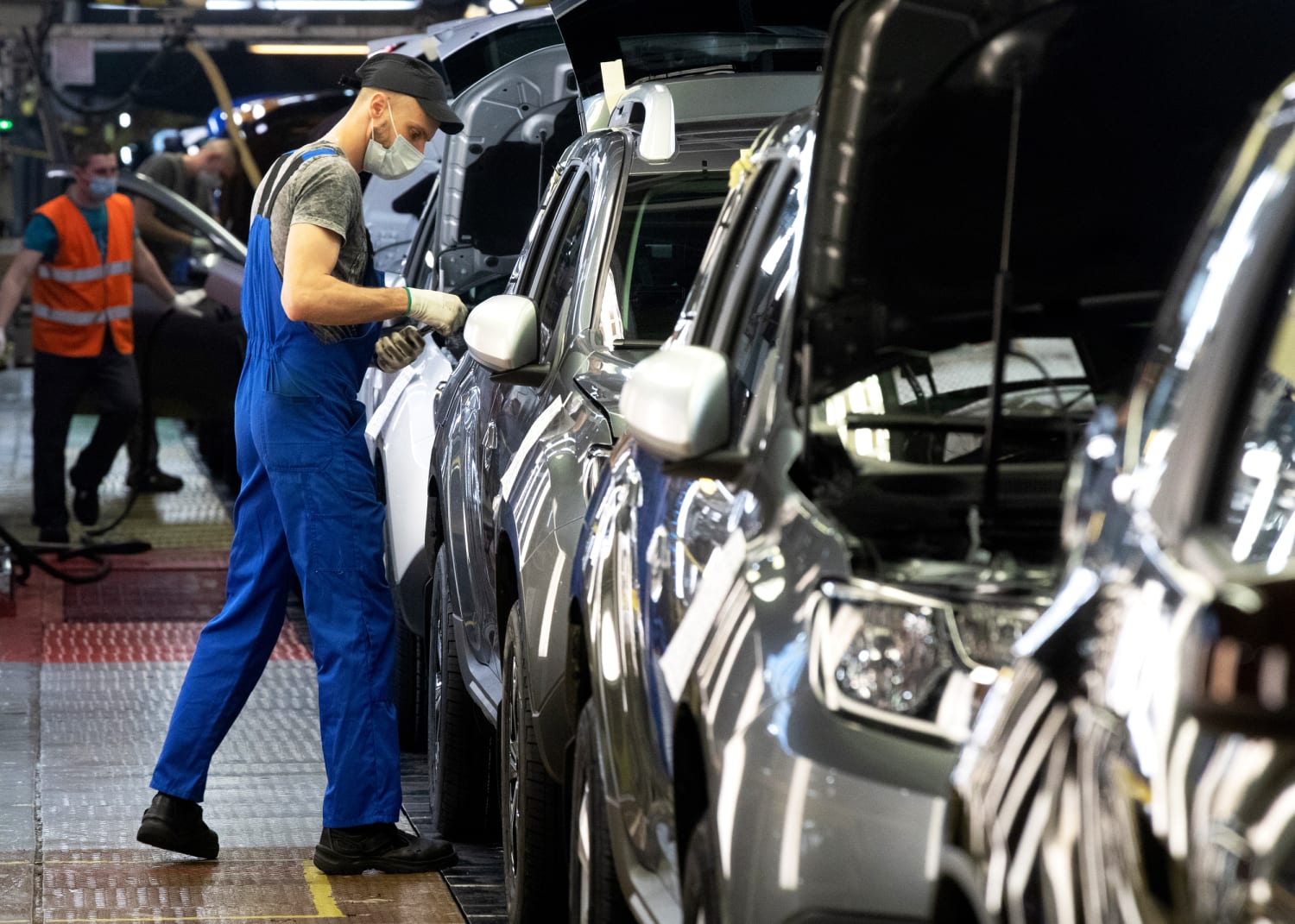 Europe's automakers scramble to replace Ukrainian auto parts