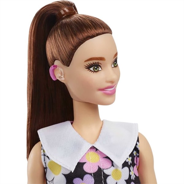 vinkel Gå op og ned angivet Barbie unveils its first doll with hearing aids