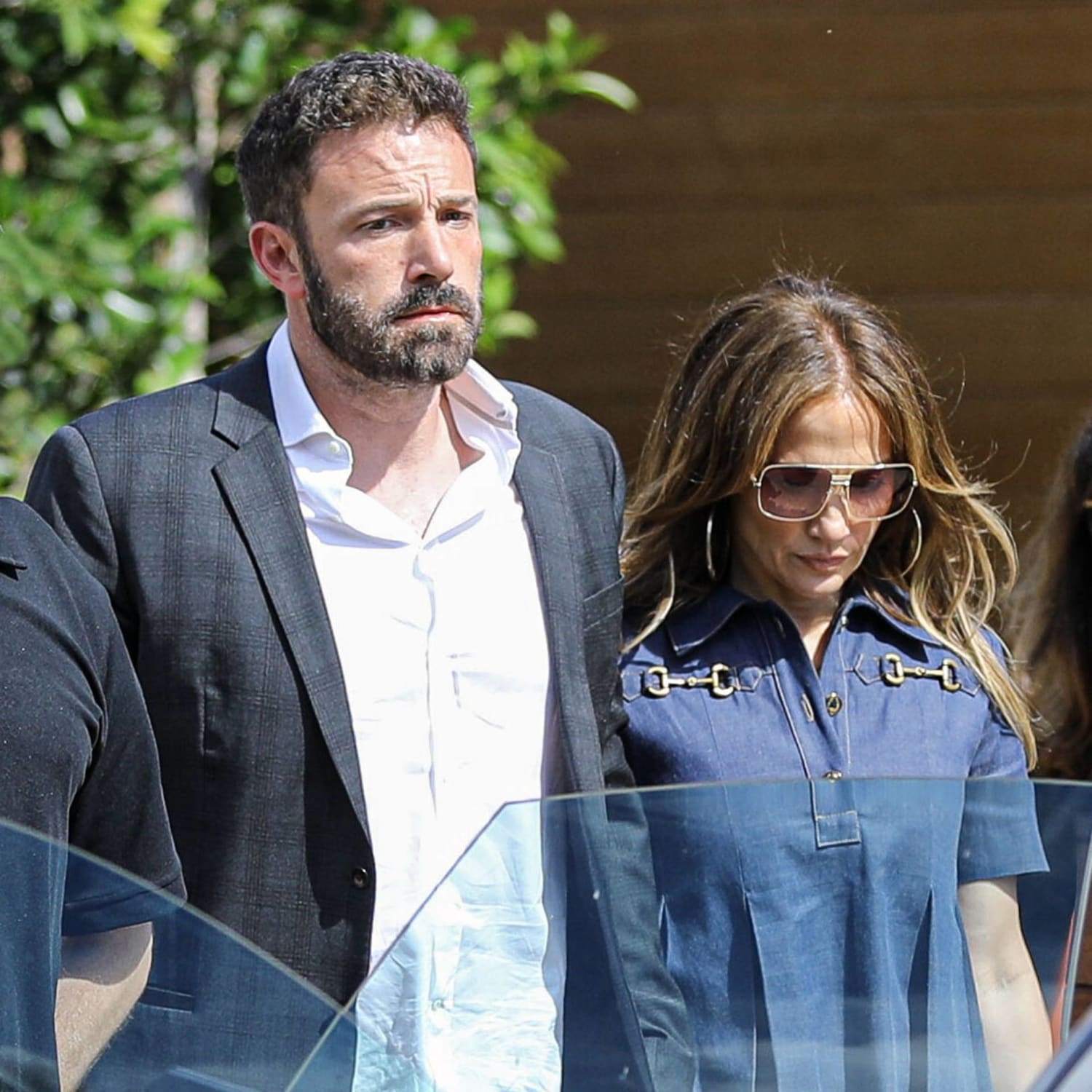 Ben Affleck llevó a Jennifer Lopez y a su suegra Lupe Rodríguez a almorzar, image size:1500x1500