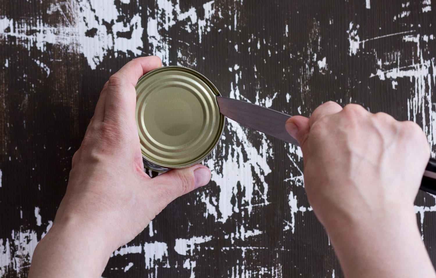 How to Open a Can Without a Can Opener - Open Canned Food with a Spoon