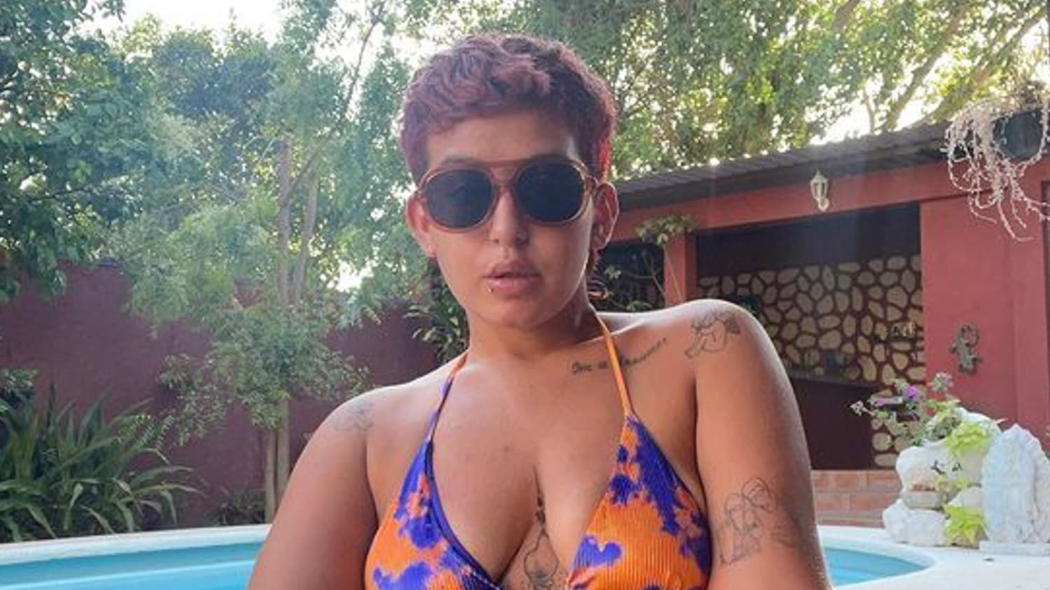 Romina Marcos, hija de Niurka, luce sus tatuajes en bikini