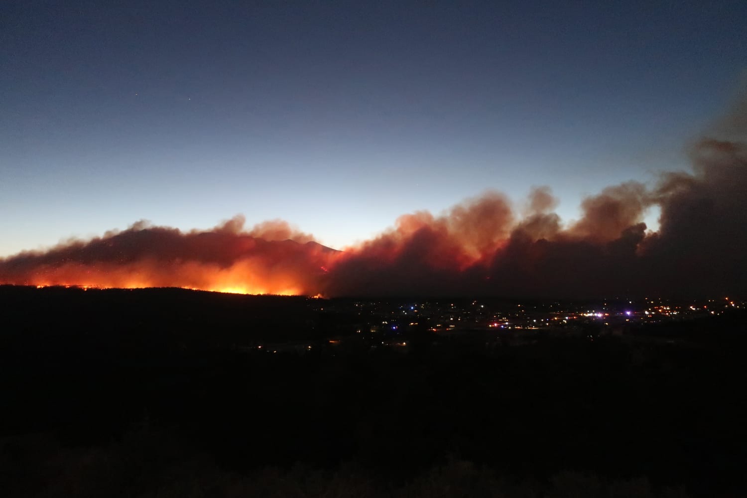 More evacuated as winds fuel Arizona's Pipeline Fire