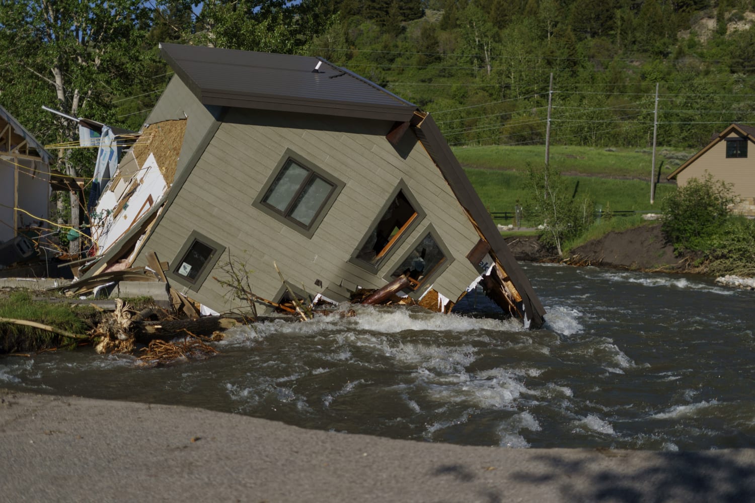 NFL legend Joe Montana joins 60 San Francisco neighbors in suing city after  raw sewage flooded their bayside homes following New Years storm flood