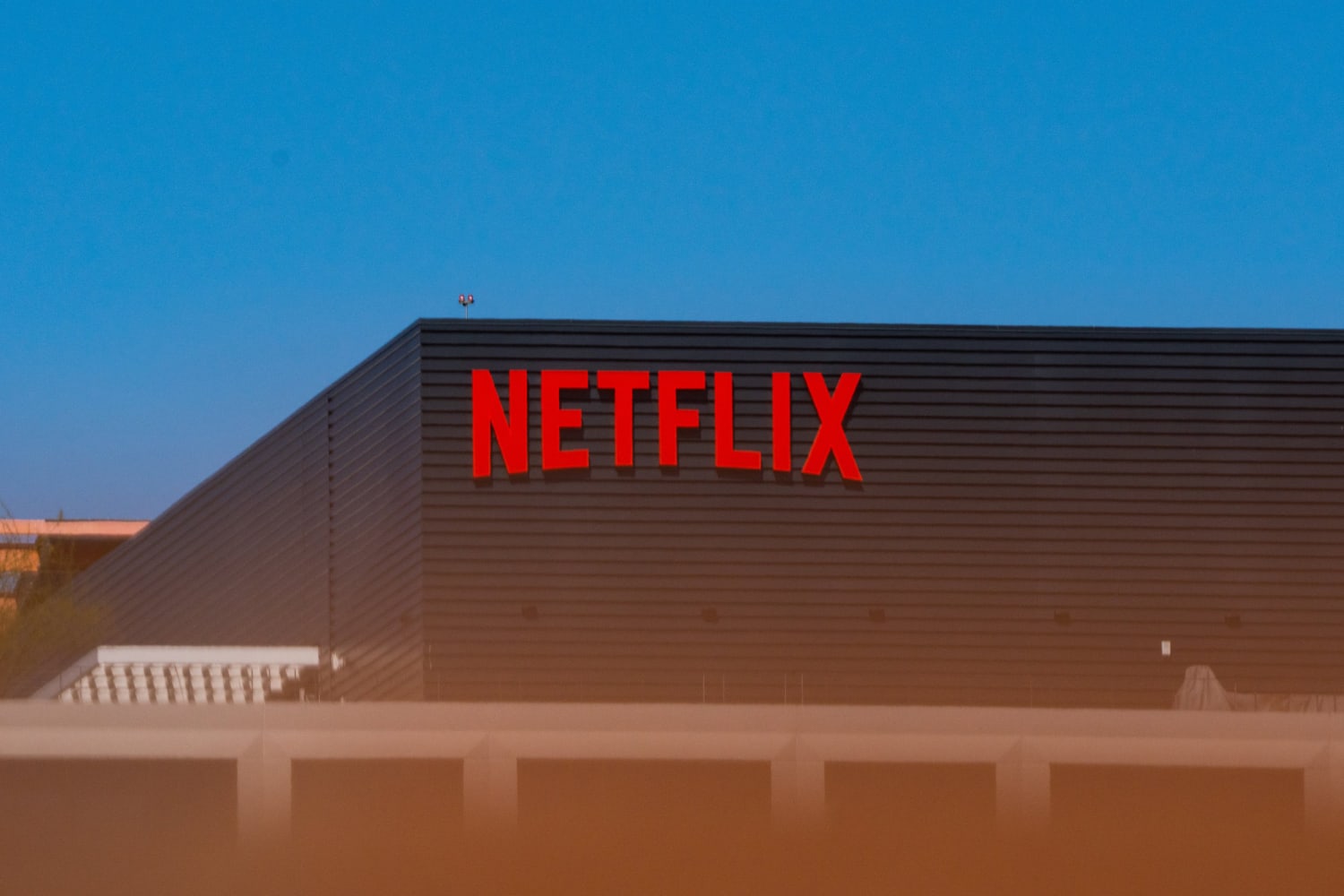 Netflix will charge an extra $8 monthly to subscribers who share