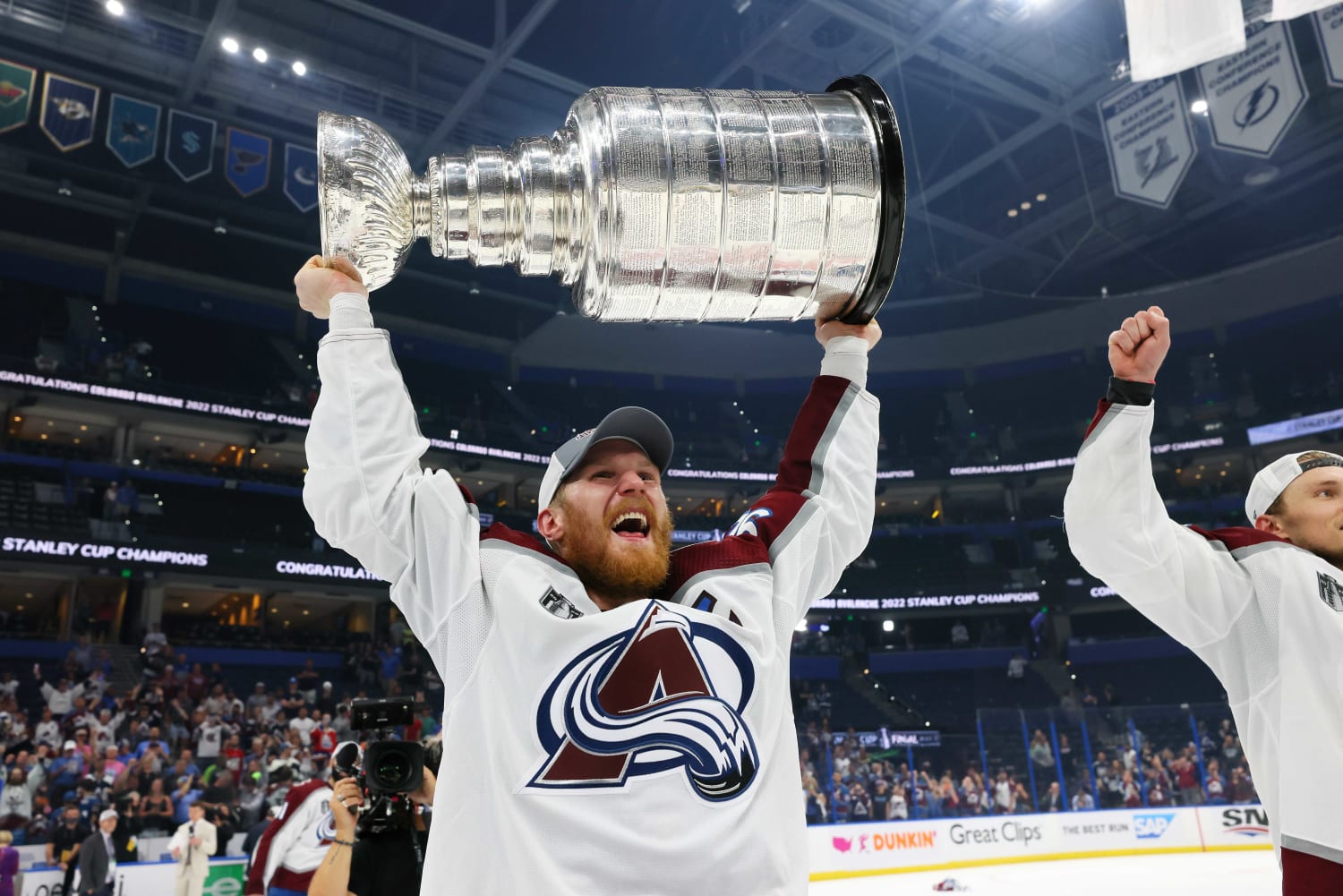 Avalanche fans snap up Stanley Cup Champions gear as stores open early