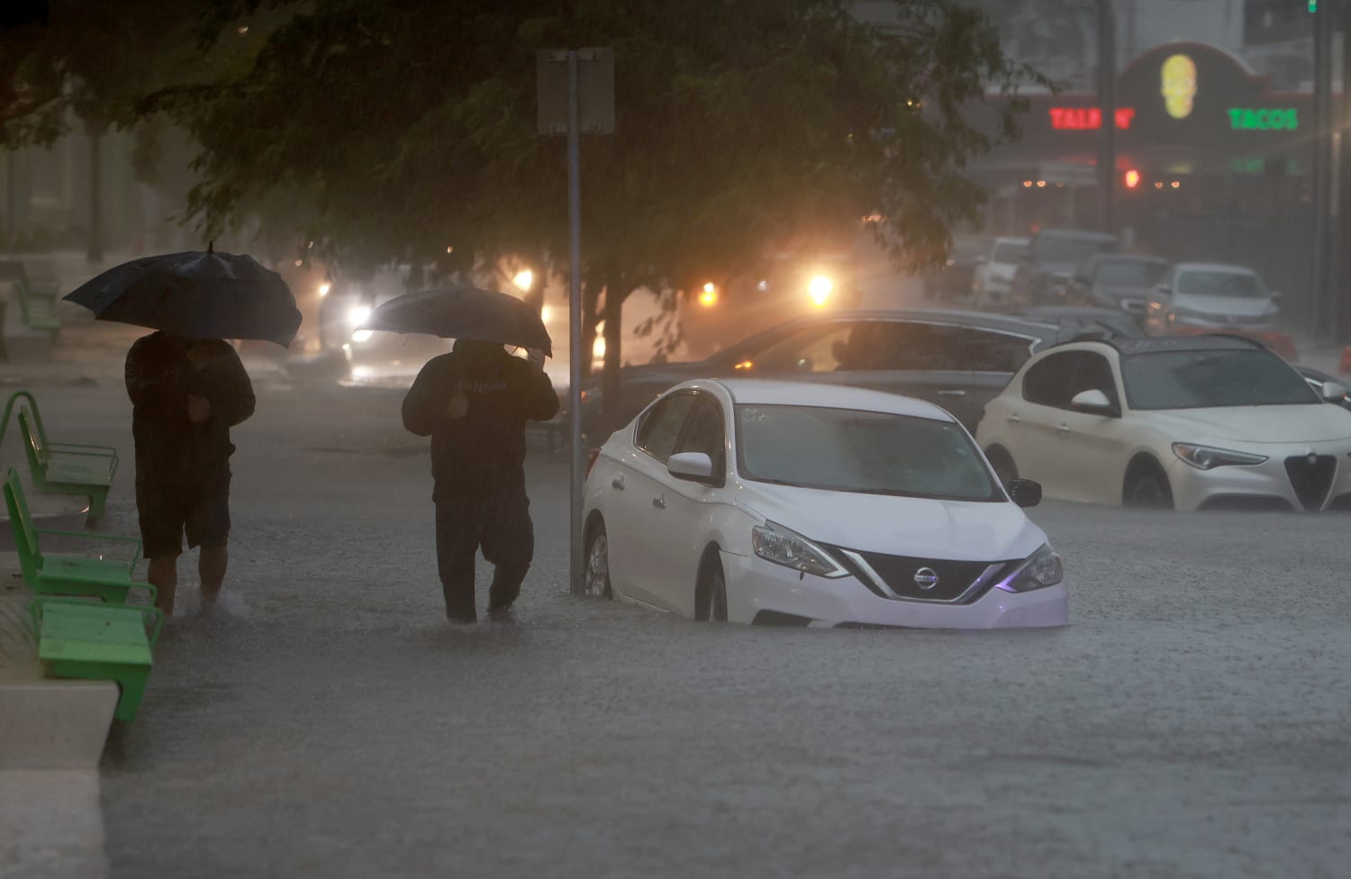 El sur de Florida sufre fuertes lluvias a la espera de que se forme Alex,  la primera tormenta tropical de la temporada