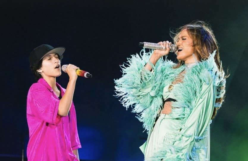 Watch Jennifer Lopez and Daughter Emme's Super Bowl Halftime Duet