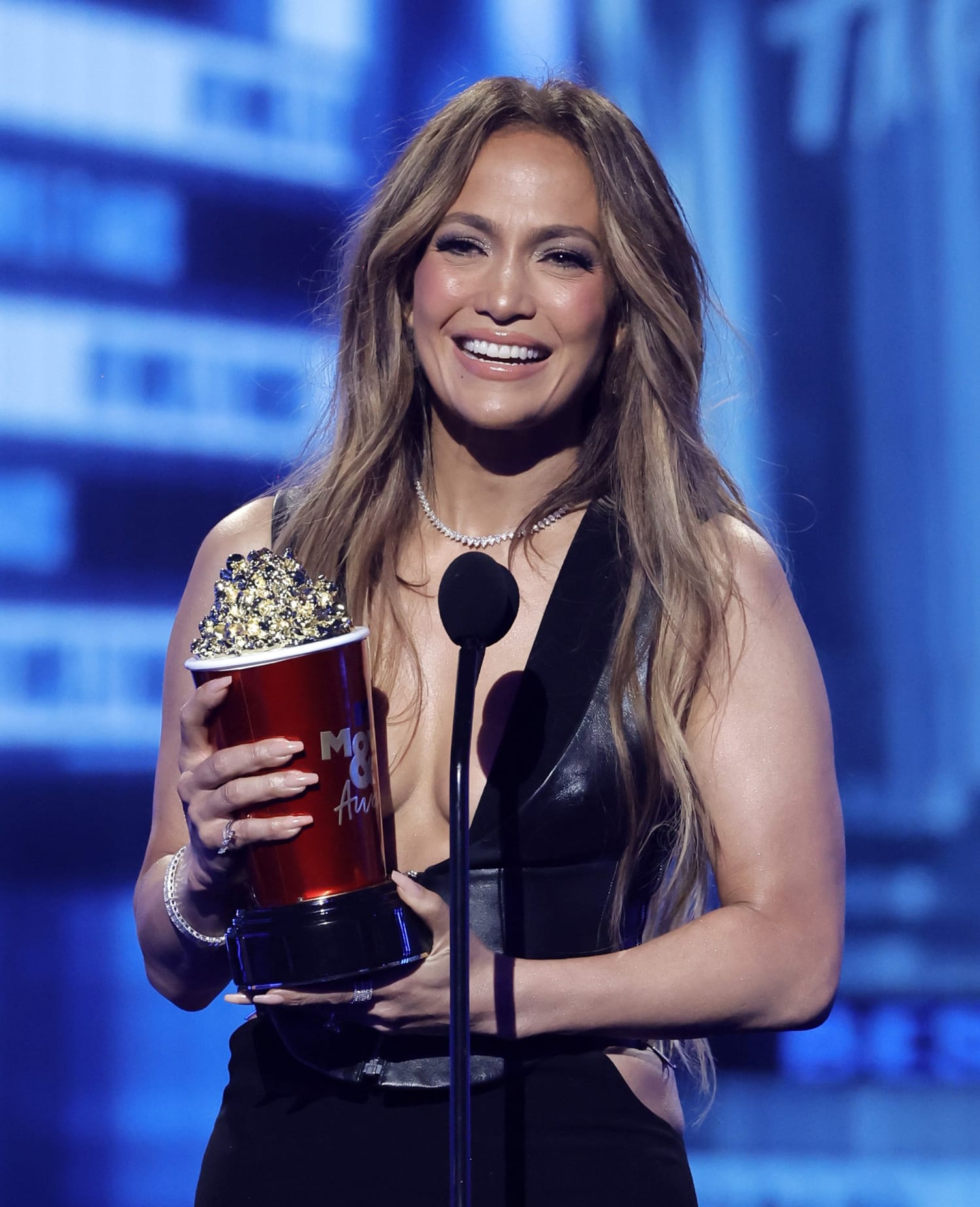 Jennifer Lopez delivers emotional speech thanking 'disappointment' and  'failure' at 2022 MTV Movie & TV Awards - Good Morning America