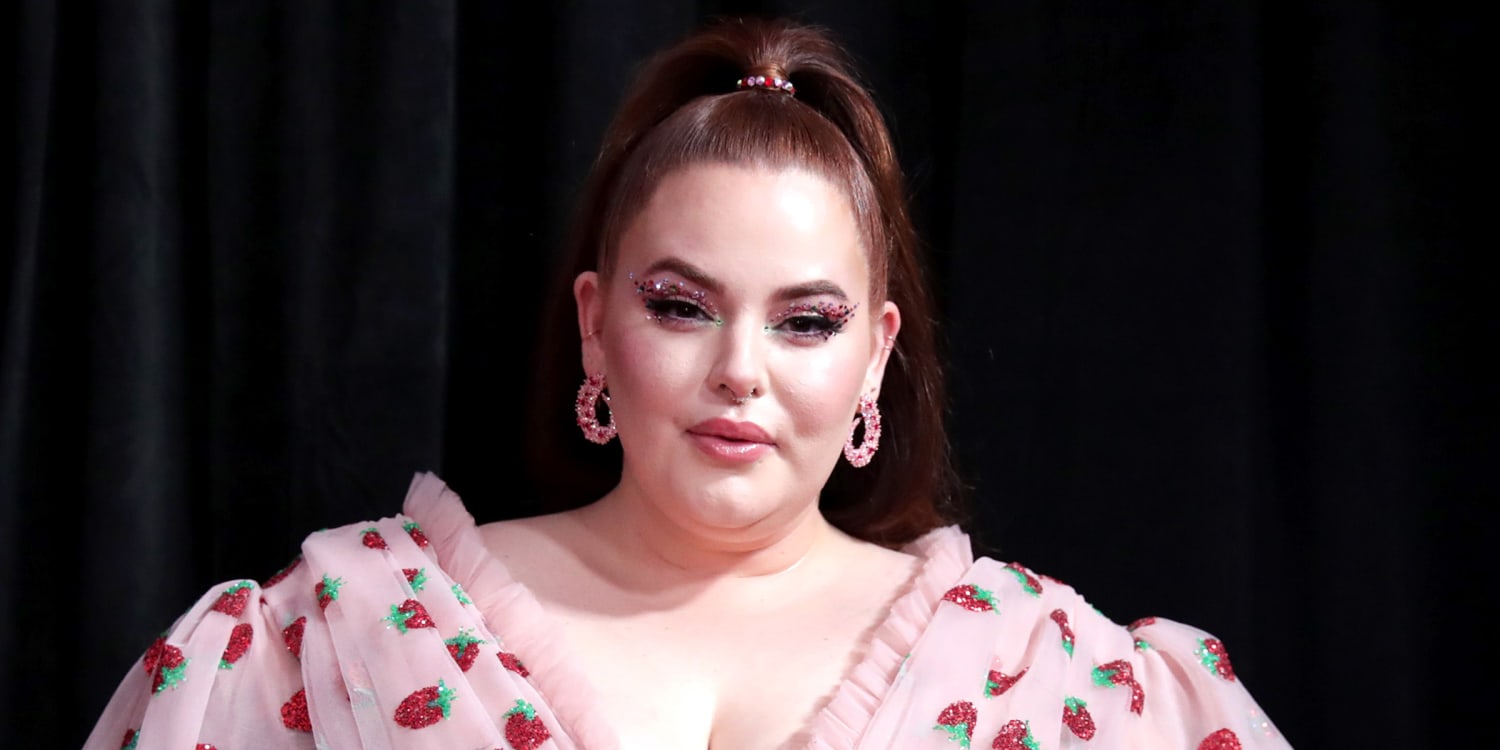 Tess Holliday Says Fat-Shaming 'People Treat You Like S—t