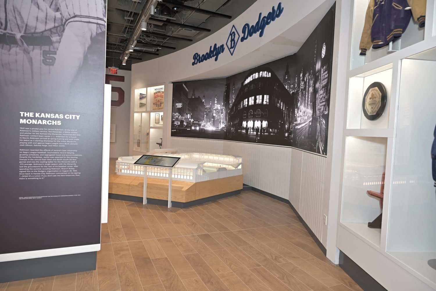 New DC exhibit celebrates 75 years since Jackie Robinson's