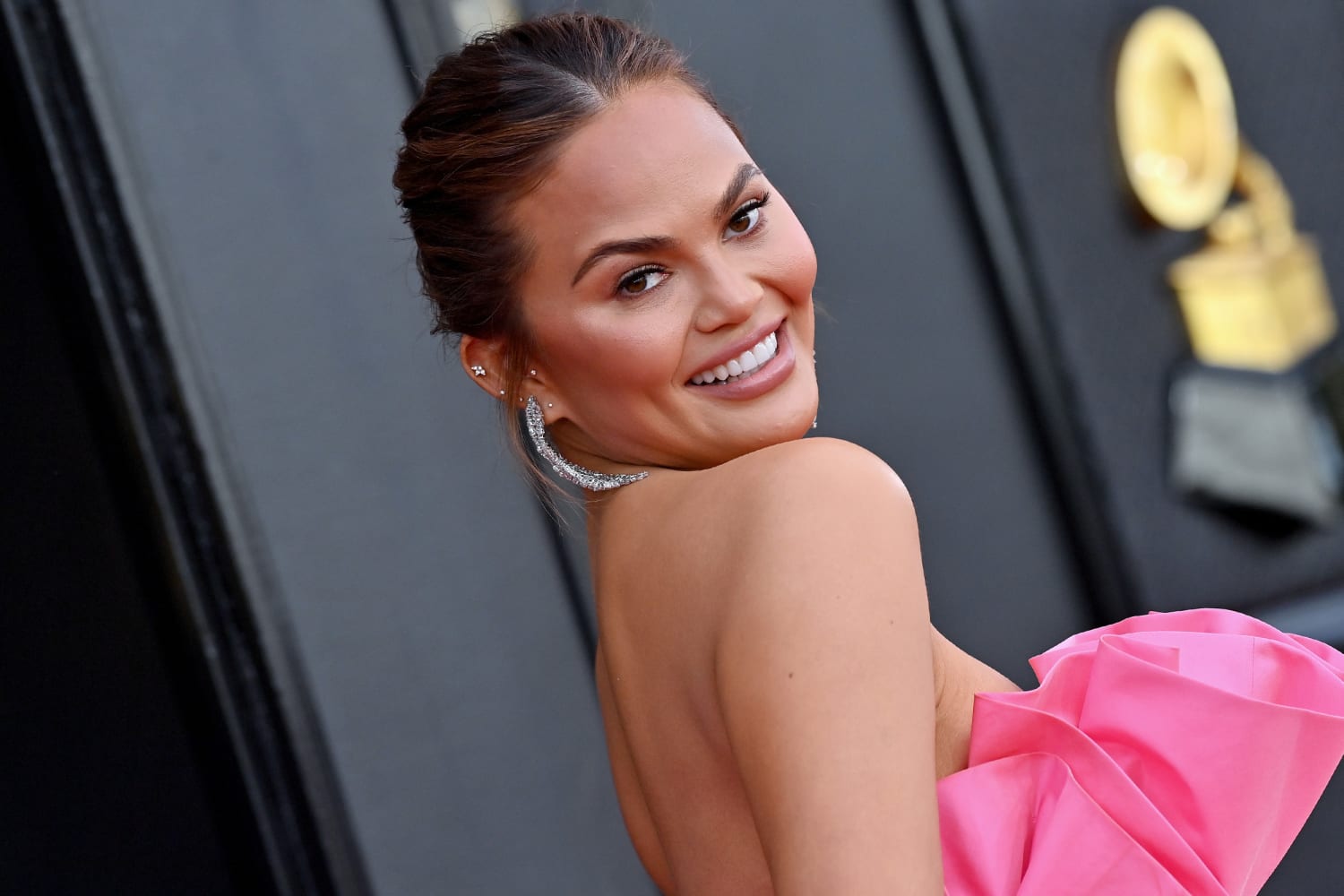 Chrissy Teigen announces she and John Legend are expecting another baby