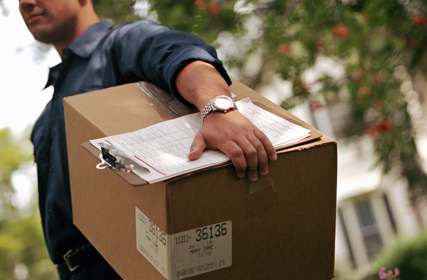 How Much to Tip: Etiquette for Hairdressers, Movers, Drivers and More