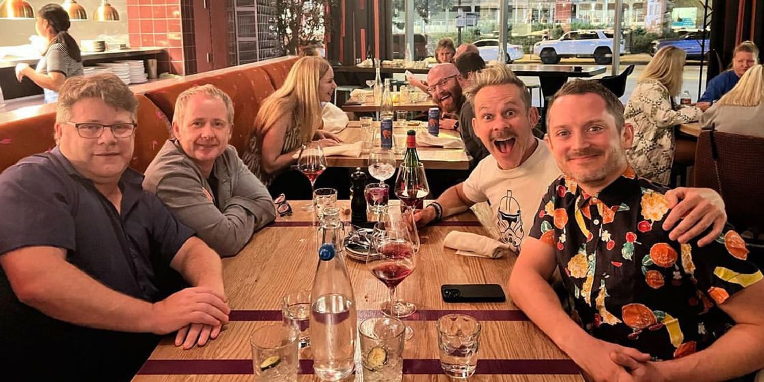 The Lord of the Rings' Original Hobbit Stars Reunite for Dinner and an  Adorable Photo