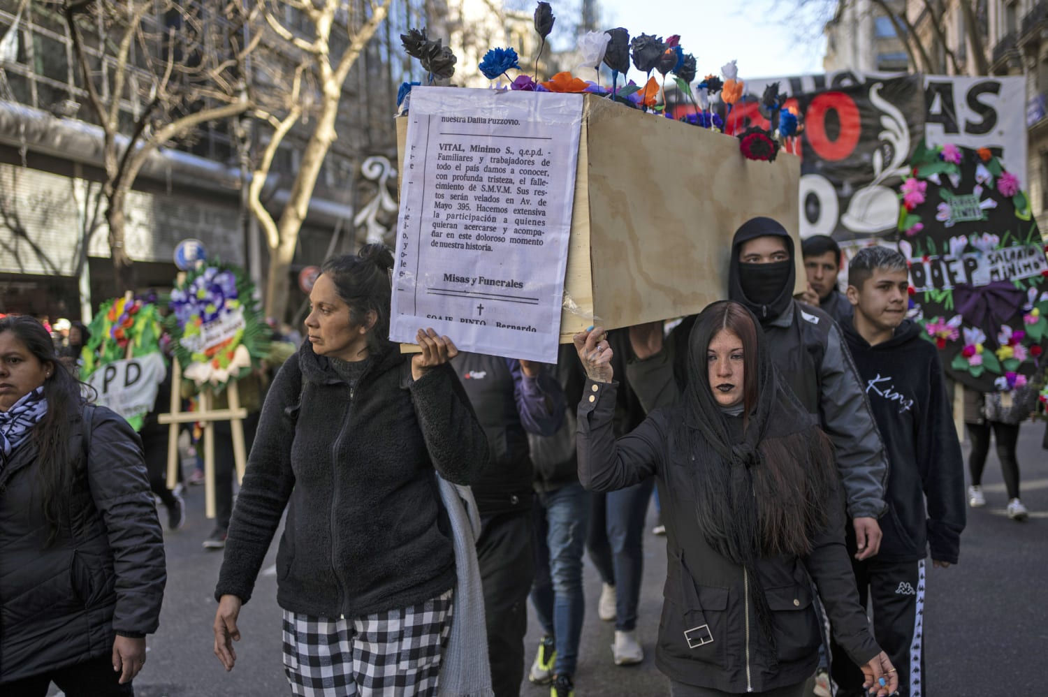 Зарплата в аргентине. Аргентина протесты. Аргентина зарплаты. Аргентина зарплаты 2023.