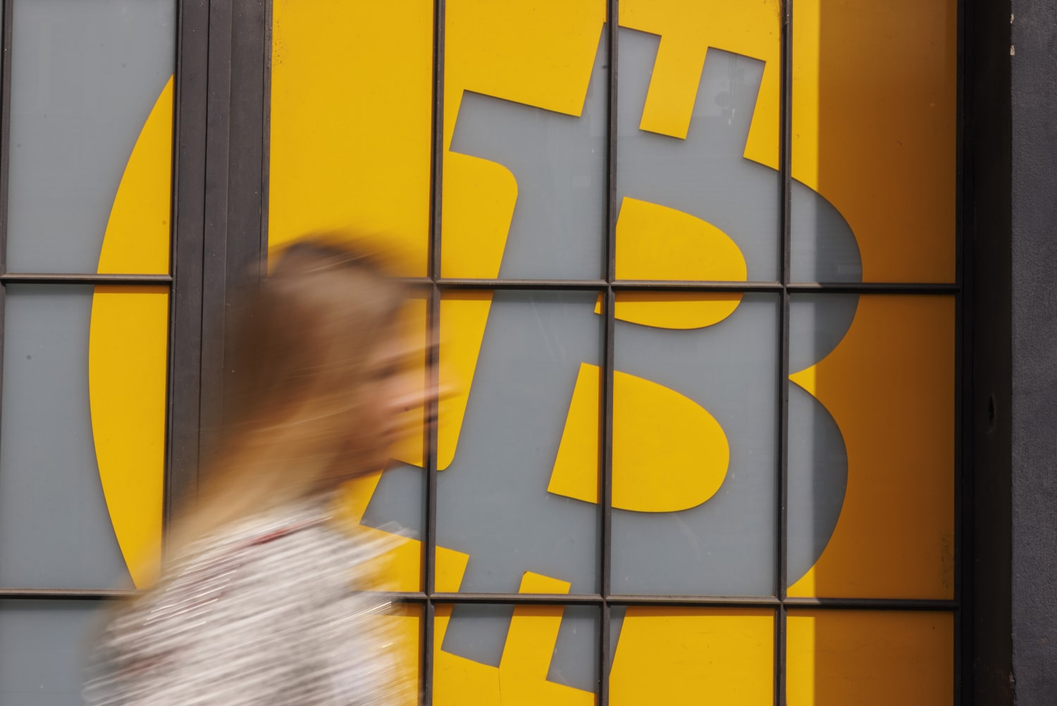 Bitcoin drops below $20,000 to lowest level since mid-July