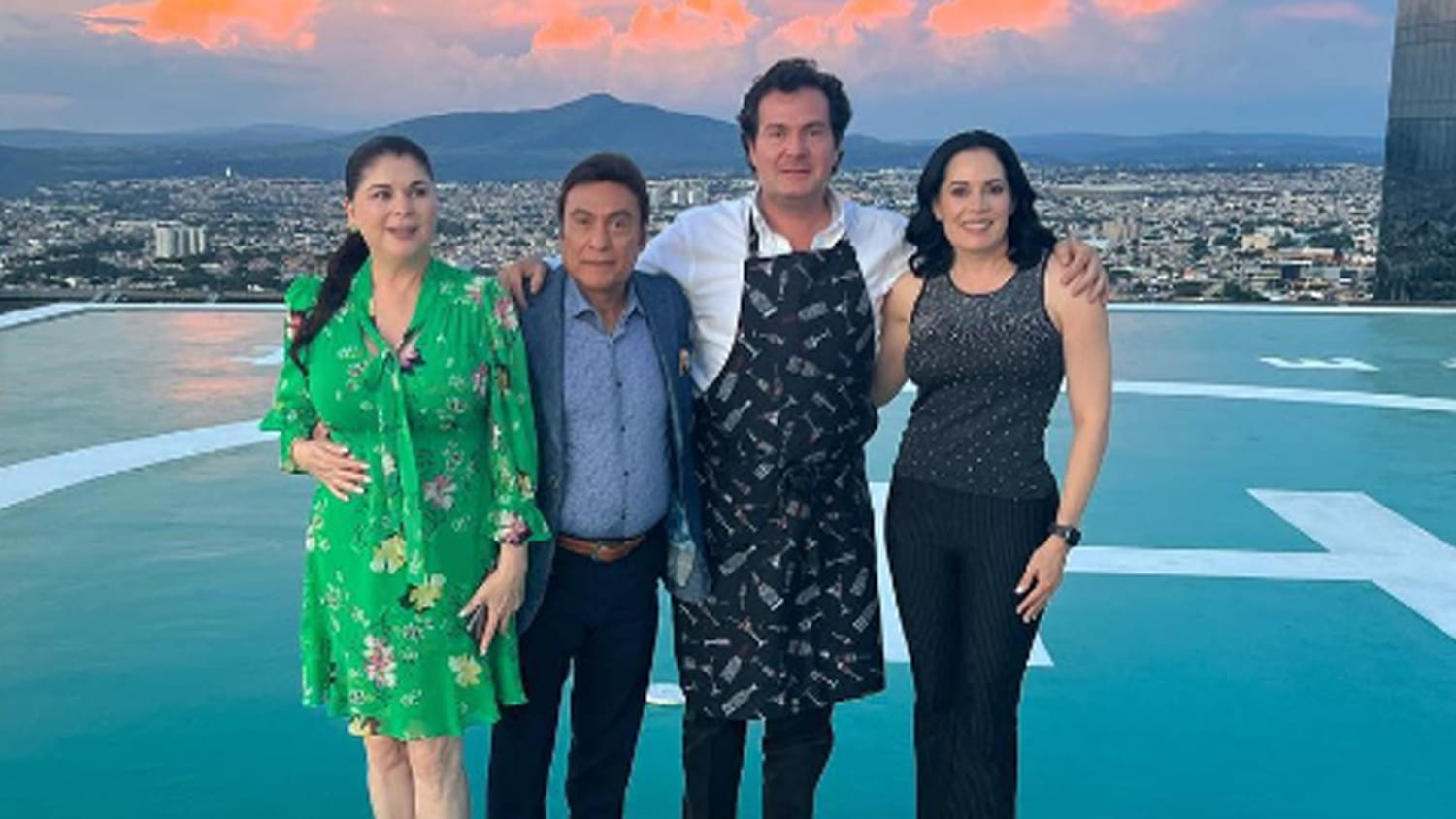 América Guinart presume de su novio en foto con Los Tigres del Norte