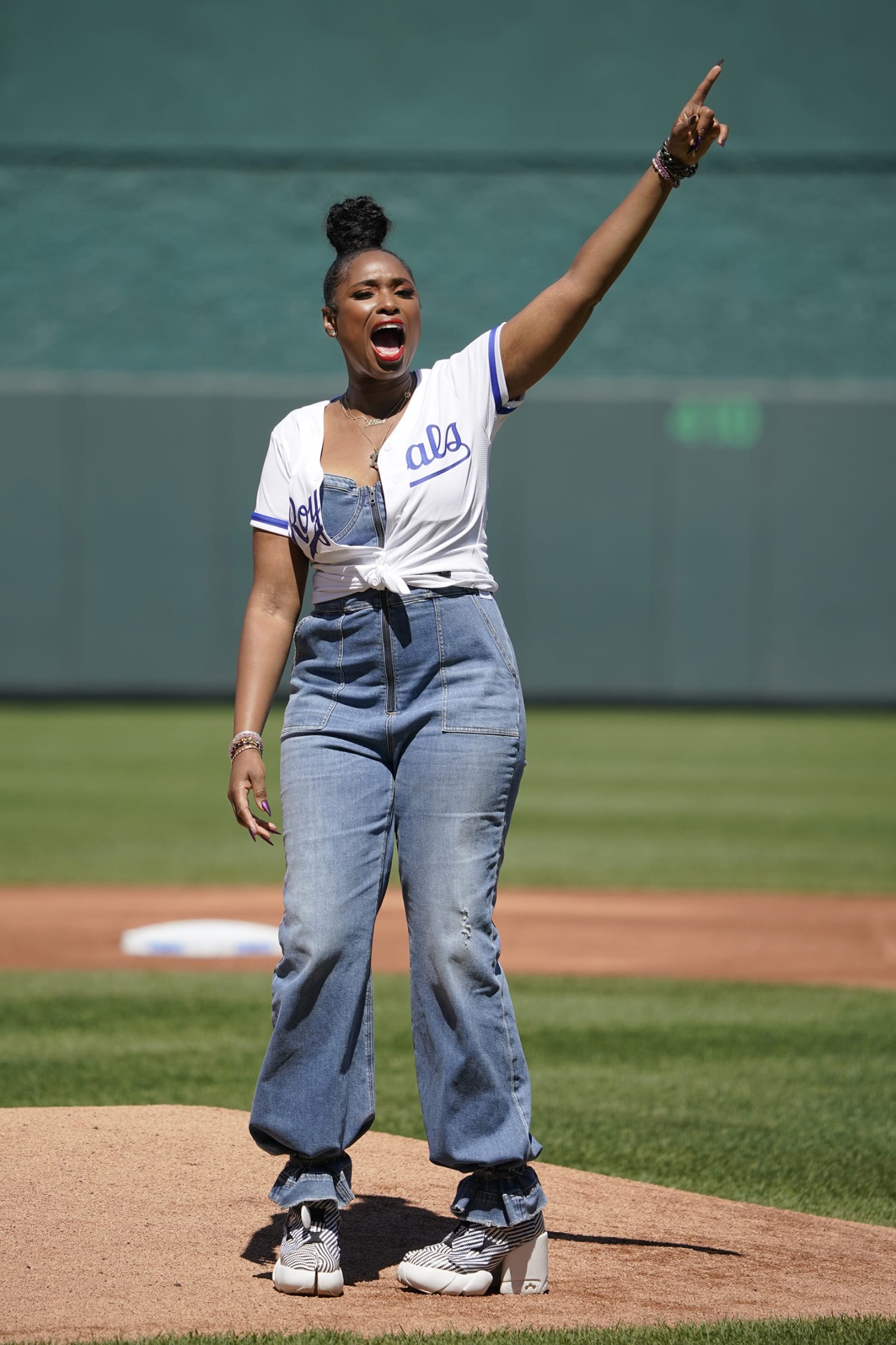 Jennifer Hudson on X: My first hockey game ! We had such a good time. They  made me feel right at home. Gotta support my Chicago teams !! Go  @NHLBlackhawks !  /