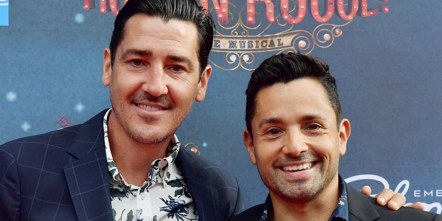 New Kids On The Blocks Jonathan Knight Is Married to Boyfriend pic