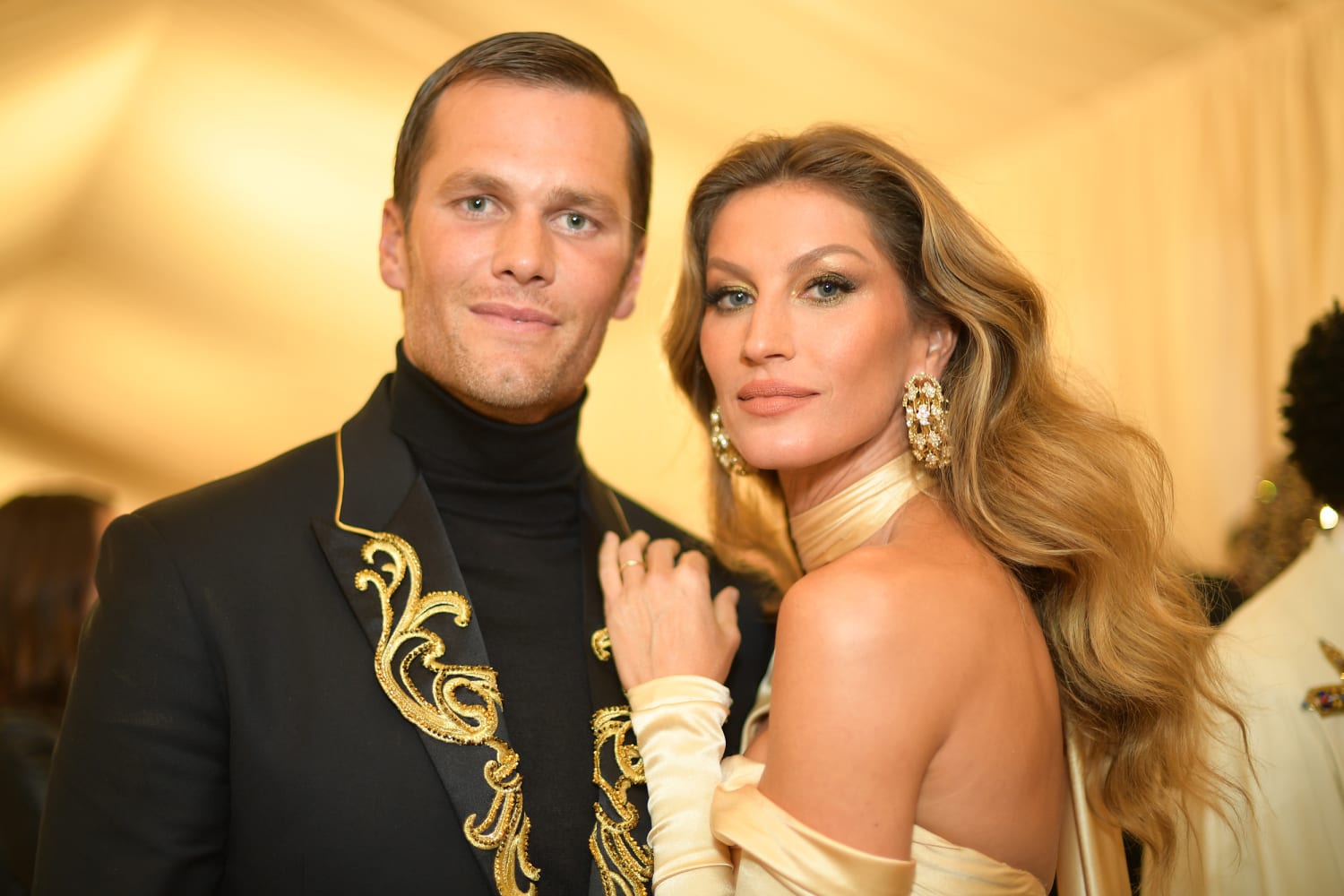 Gisele Bündchen shares message for Tom Brady after he confirms retirement