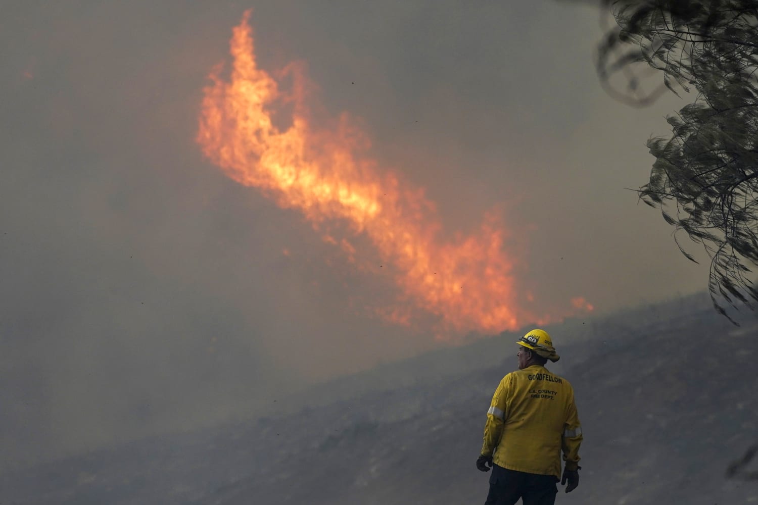 Extreme heat wave grips California as brush fire closes interstate