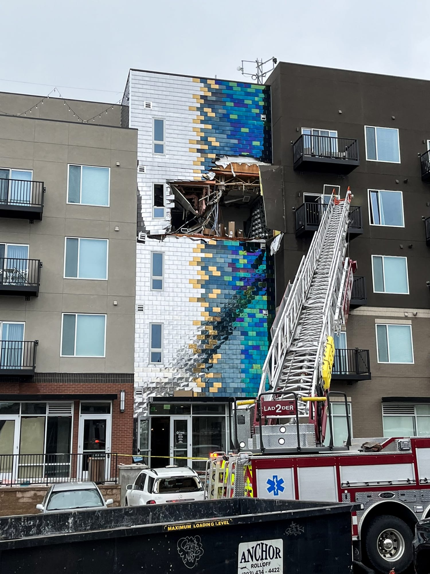 Explosion at Colorado apartment building displaces hundreds