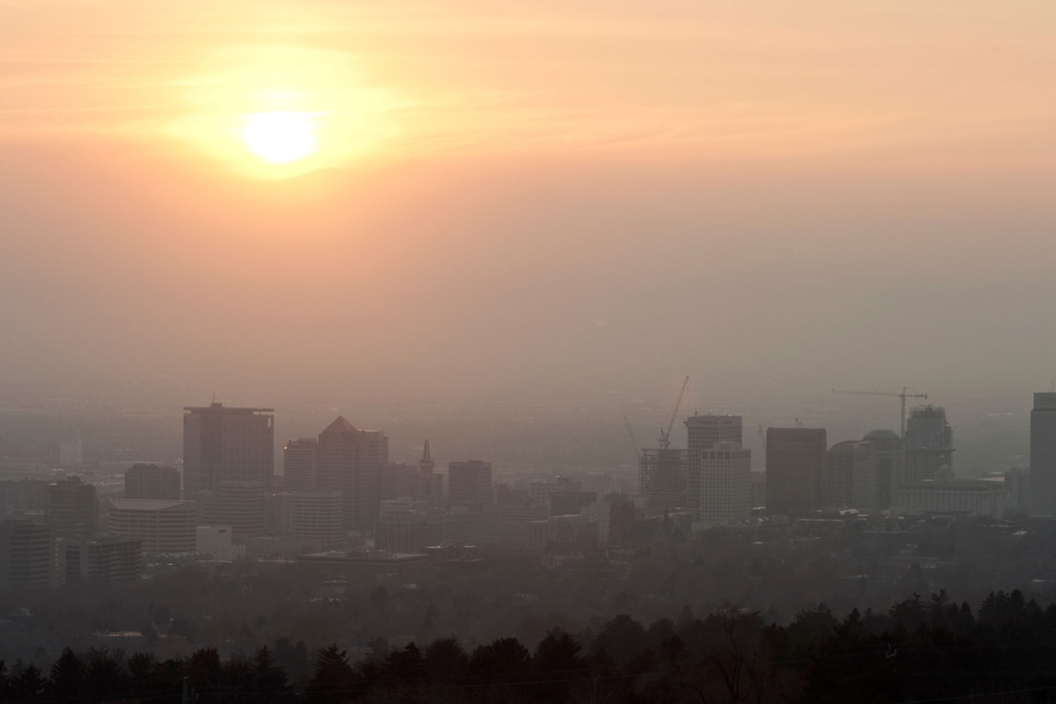 https://media-cldnry.s-nbcnews.com/image/upload/rockcms/2022-09/220914-ONE-TIME-USE-salt-lake-city-air-quality-dust-cover-2010-ac-541p-e79cee.jpg