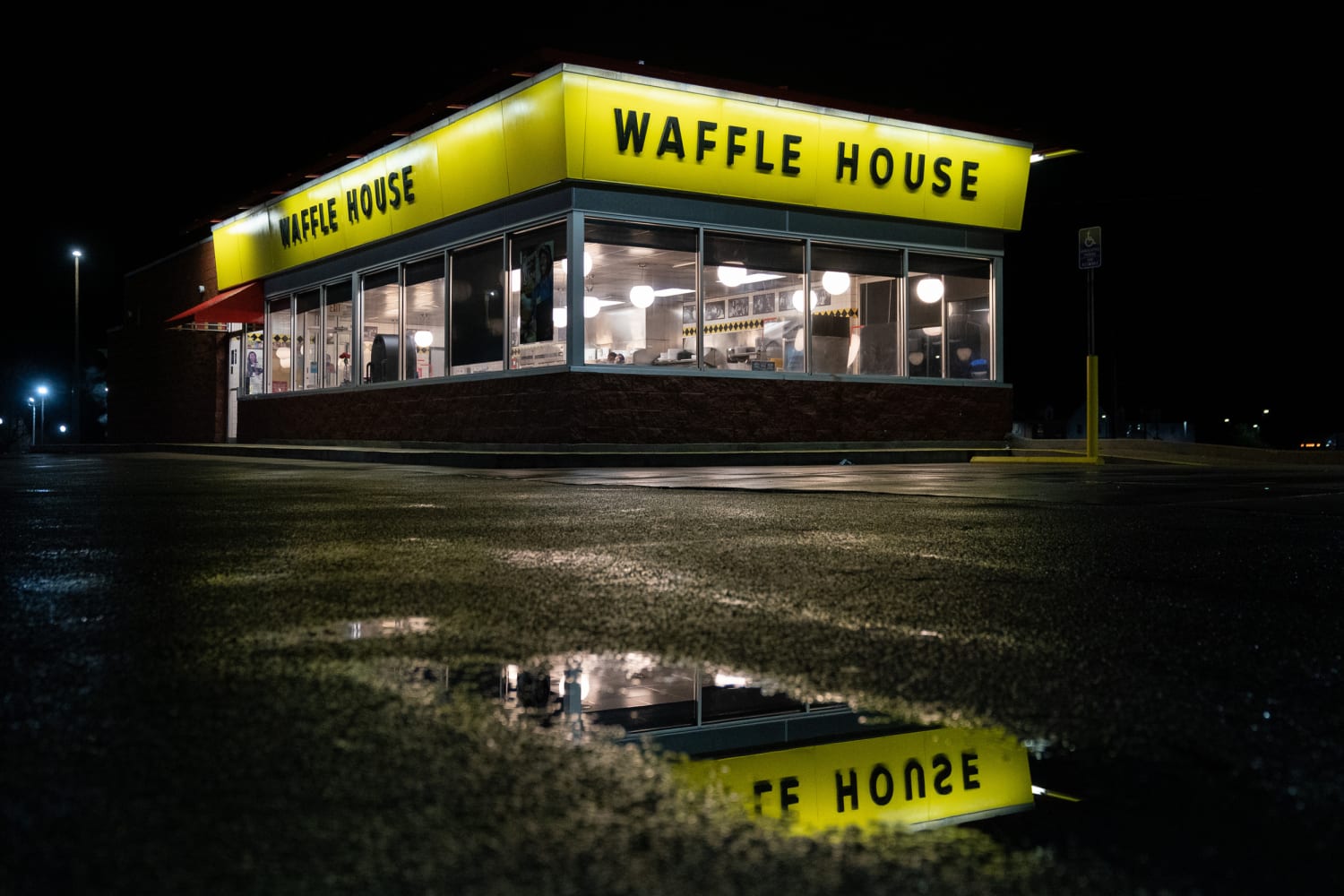 Waffle House closes  Florida locations due to Hurricane Ian