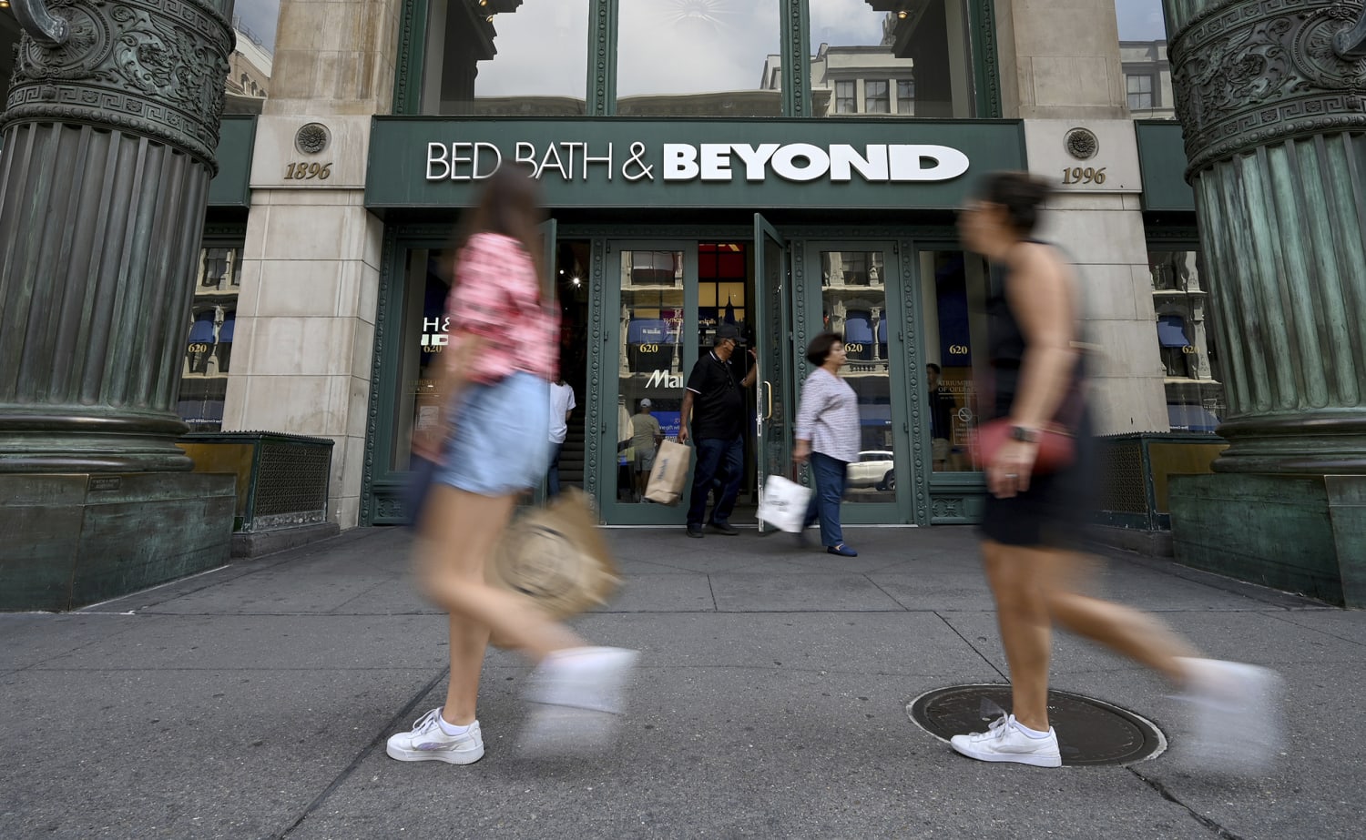 Bed Bath & Beyond shares decline after CFO’s death