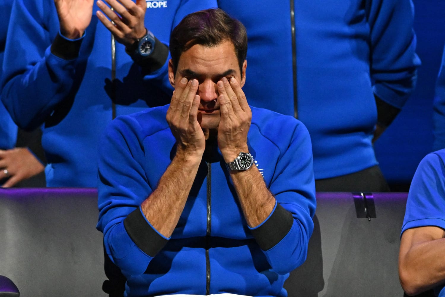 Roger Federer tears up after his final pro tennis match