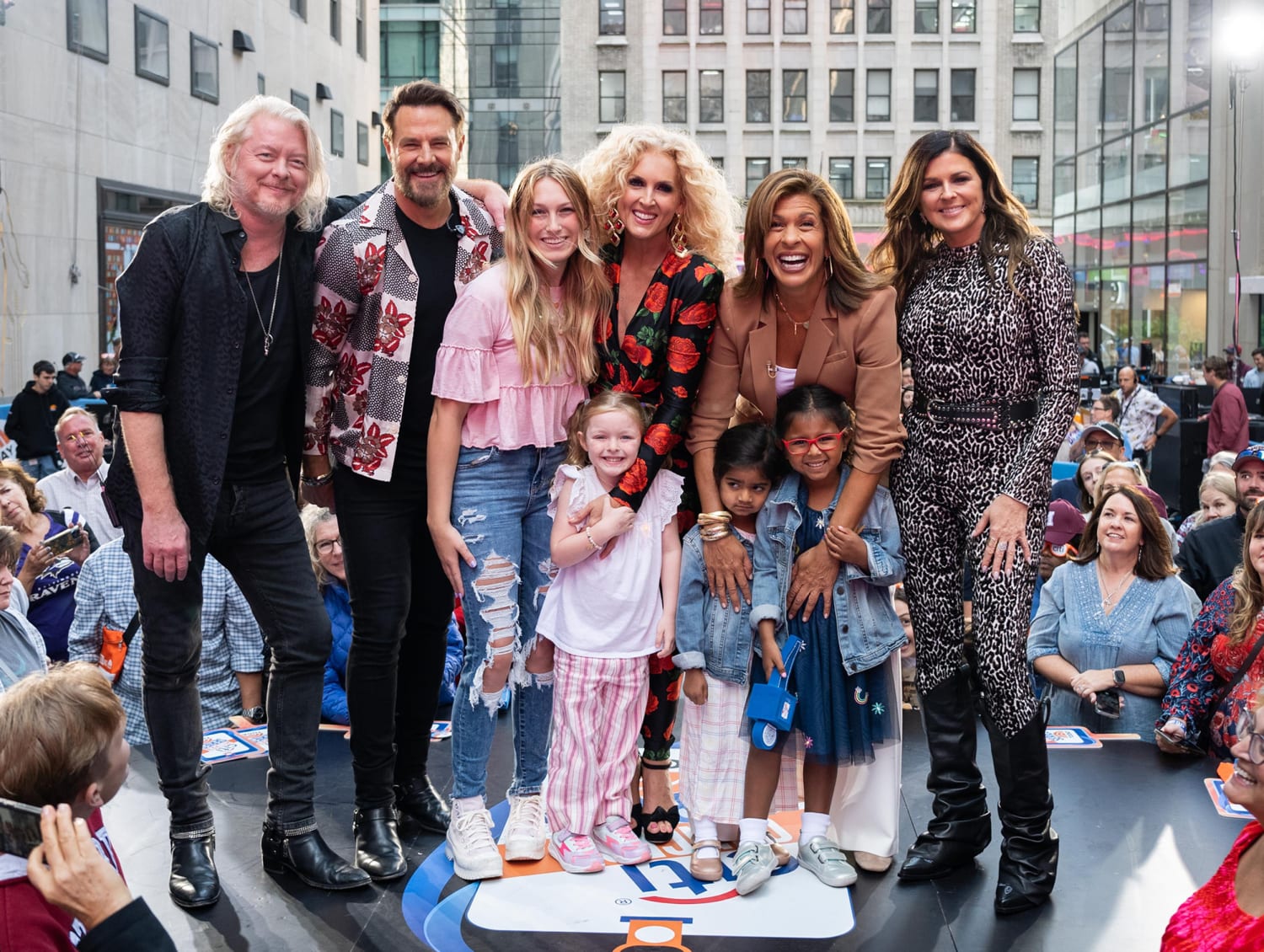 https://media-cldnry.s-nbcnews.com/image/upload/rockcms/2022-09/hoda-haley-hope-little-big-town-mc-220916-01-719046.jpg