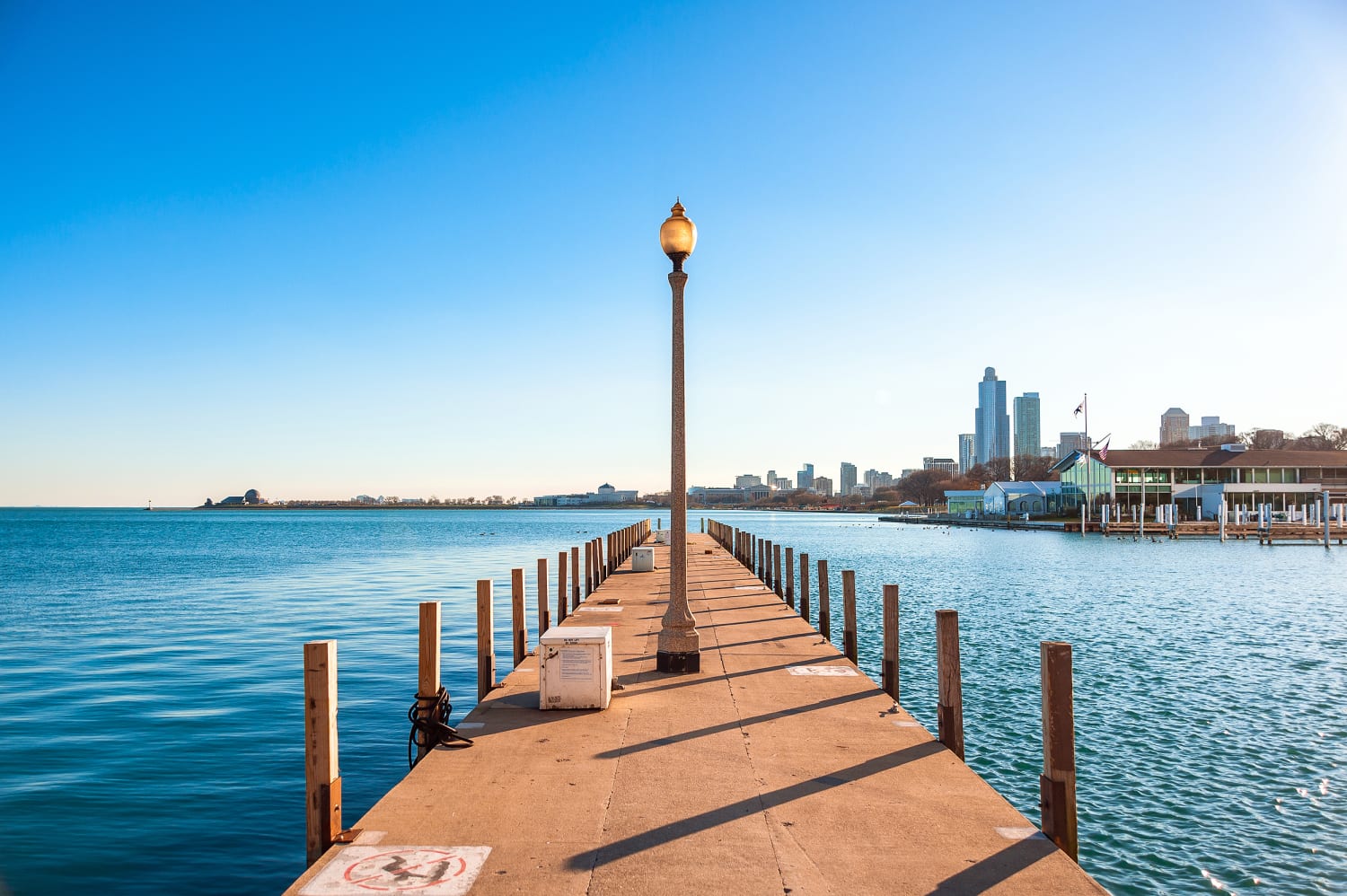 3-year-old dies after allegedly being pushed into Lake Michigan by aunt, police say