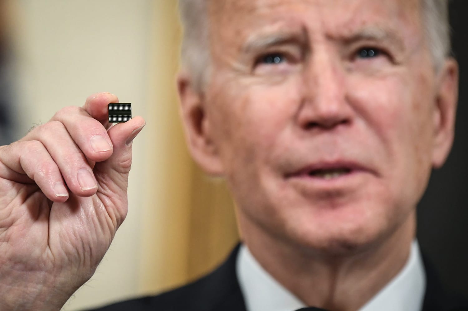 U.S. aims to hobble China’s chip industry with sweeping new export